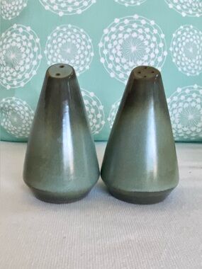 VTG Frankoma Pottery Westwind Prairie Green Salt & Pepper Shaker Set Mid Century